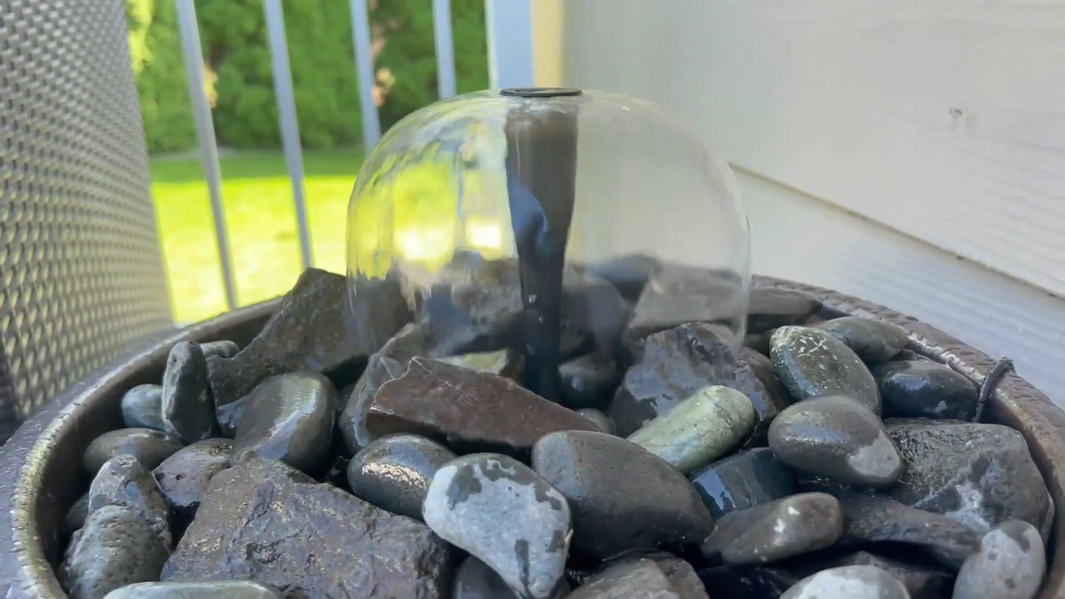 Den passenden Solar-Springbrunnen für draußen auswählen